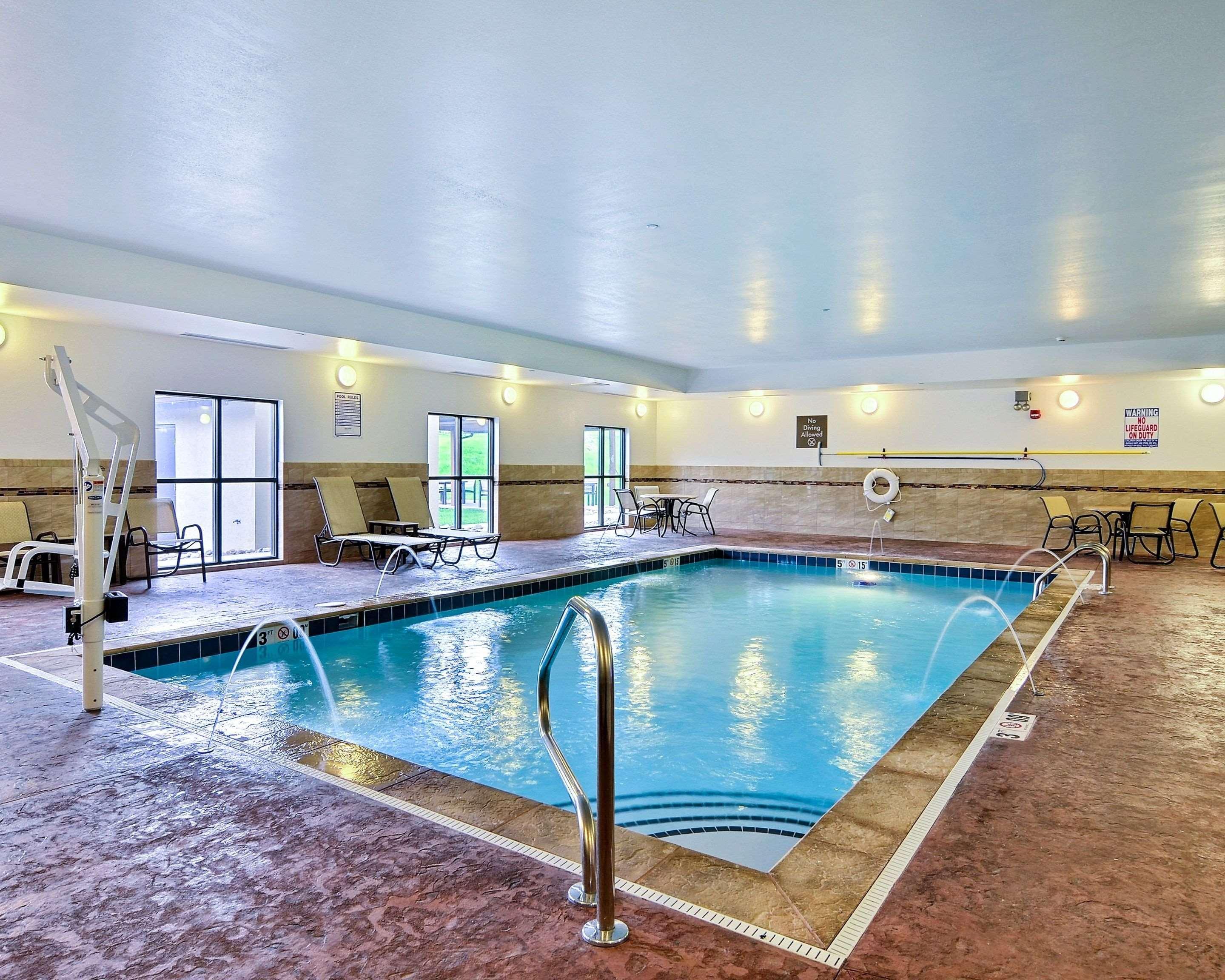 Comfort Suites Uniontown Ngoại thất bức ảnh